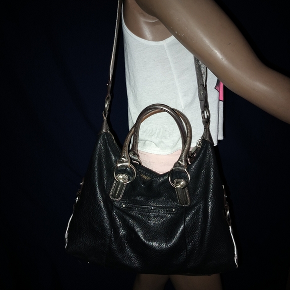 B. Makowsky 3-Tone Crossbody Leather Bag. - Picture 2 of 16